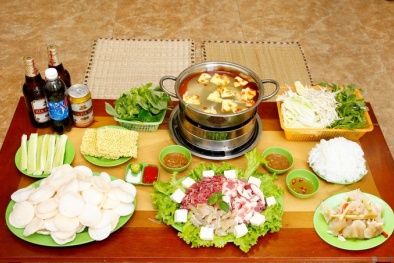 Nguy cơ thủng dạ dày vì vừa ăn lẩu vừa uống rượu