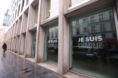 Thêm một tòa báo bị dọa đánh bom do đăng tranh của Charlie Hebdo