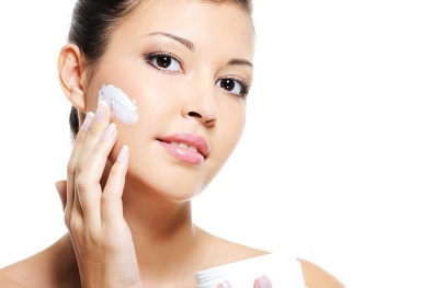 Chọn kem dưỡng ẩm ngày đông cho da nhạy cảm