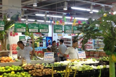Giá hàng hóa thiết yếu 'cố thủ': Quản lý đang 'bó tay'