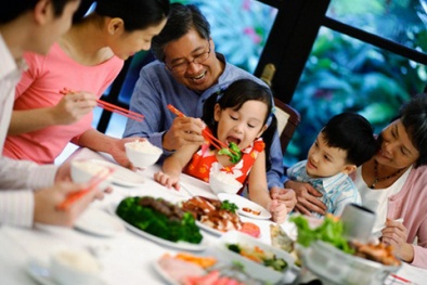 Bí quyết ăn uống ngày Tết khỏi lo tăng cân