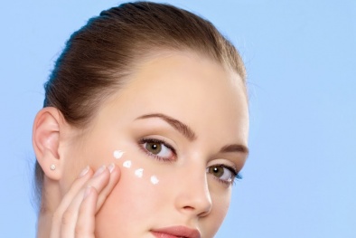 Tư vấn chọn mua kem dưỡng ẩm cho da vùng mắt