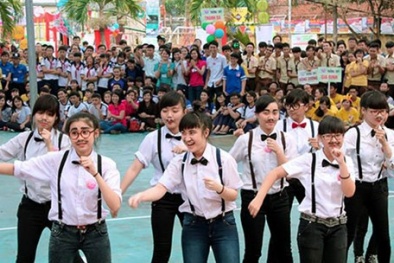 Đuổi học vì bỏ diễn văn nghệ: Sai lầm khi áp đặt quyền hành vào giáo dục