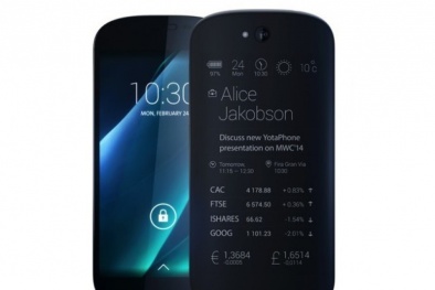 YotaPhone 2 ấn tượng với màn hình xoay 2 chiều
