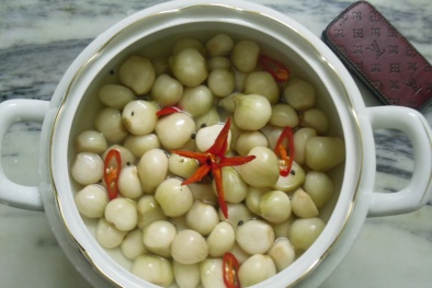 Cách muối dưa hành giòn ngon cho mâm cơm ngày Tết