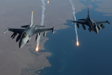 Uy lực ‘khủng’ của tiêm kích F-16 tham gia không kích IS 