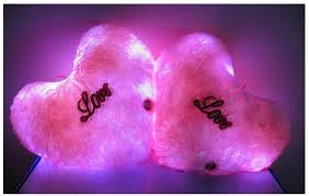 Qùa tặng độc đáo cho Valentine 2015: gối ôm phát sáng nghe nhạc