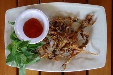 “Vũ nữ chân dài' đắt hàng dịp Tết Nguyên đán