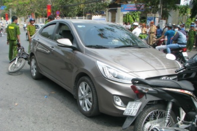 Bị kiểm tra giấy tờ, nữ tài xế lạng lách chạy trốn như trong phim