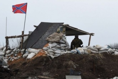 Tình hình Ukraine mới nhất: Tiếng súng vẫn nổ ở thị trấn chiến lược Debaltseve