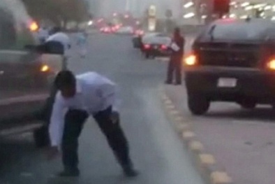 Tắc nghẽn giao thông vì 'mưa tiền' ào ạt trút xuống