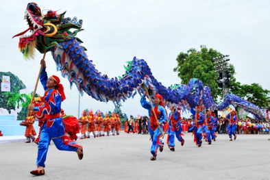 Cấm cán bộ ngành giáo dục tham dự lễ hội đầu năm