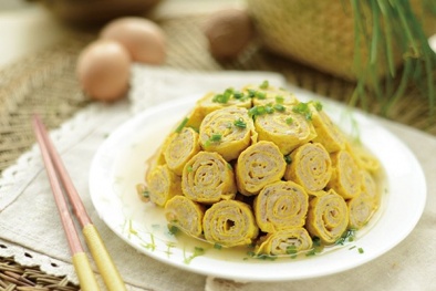Trứng cuộn thịt cho bữa cơm tối thêm đậm đà, ngon miệng 