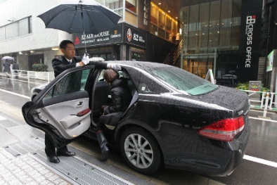 Nhật cấm cửa, Singapore phạt tù tài xế taxi Uber