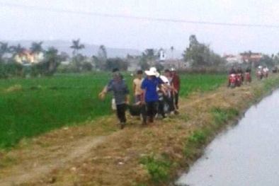 Phát hiện nam thanh niên nằm giữa cánh đồng với nhiều vết thương 