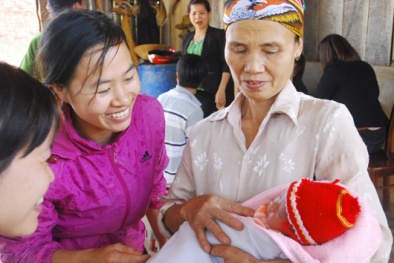 Số phận sinh mệnh bị vứt bỏ trong chuồng bò