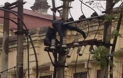 'Ngáo đá' trèo lên cột điện, bị điện giật bỏng đen xì