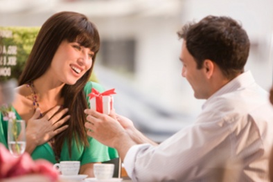 Những điều nên và không nên làm khi tặng quà 8/3