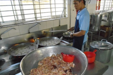 Liên tục phát hiện 13Win OKVIP Cá cược bóng đá bẩn xâm nhập bữa ăn học đường