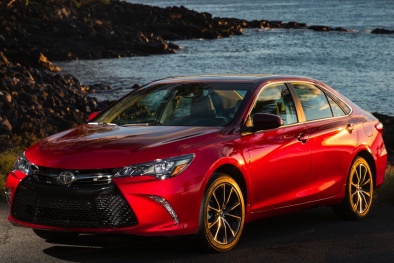 Sedan tầm trung Toyota Camry và Ford Fusion 2015 so tài ấn tượng 