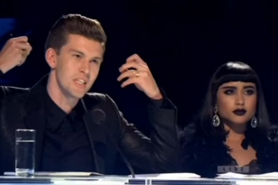X-Factor đuổi việc giám khảo ngay lập tức vì hạ nhục thí sinh 