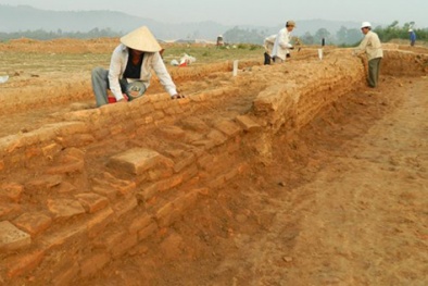 Đào móng làm đường bất ngờ phát hiện di tích Chăm cổ 