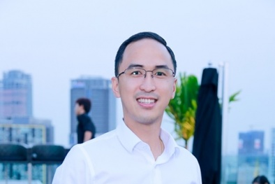 Louis Nguyễn 'lẻ bóng' đi sự kiện, bác tin đồn vợ hạ sinh quý tử
