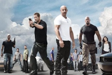 Choáng ngợp với sức 'công phá' kỷ lục của 'Fast and Furious 7'