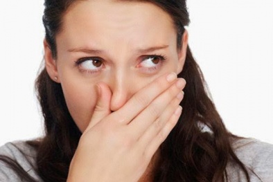 Lý giải hiện tượng hơi thở có mùi giống phân