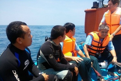 Tìm thấy mảnh vỡ, ghế dù của máy bay Su-22 rơi ở đảo Phú Quý
