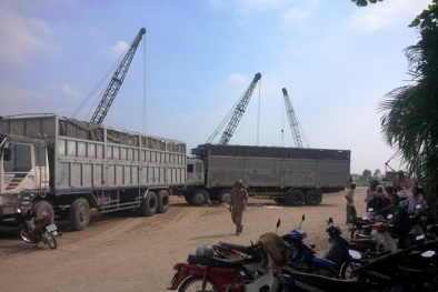 Bình Dương: Xe tải lùi vội cán chết người bán bánh dạo