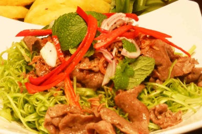Tuyệt chiêu làm gỏi rau muống chiên giòn thơm ngon, lạ miệng