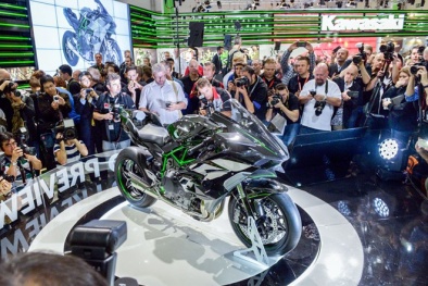 Cận cảnh siêu mô tô tiền tỷ Kawasaki Ninja H2 đầu tiên tại Việt Nam