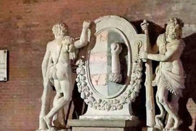 Tượng Hercules vô giá bị phá hủy vì một tấm ảnh 'tự sướng'