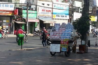 Lao đao trước 'rừng' khăn ướt giả
