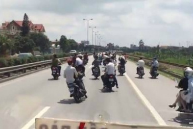 Nhóm thanh niên đầu trần ngông nghênh 'diễu hành' QL5