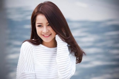 Thay đổi phong cách với kiểu tóc xoăn dài uốn nhẹ phần đuôi