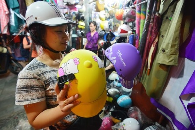 Mũ bảo hiểm chất lượng: Bao giờ bớt khó khăn?