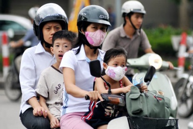 Xử lý trẻ em không đội mũ bảo hiểm: Khó khăn bởi ý thức phụ huynh?