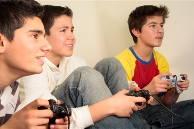 Nguy cơ teo não vì chơi games quá nhiều 