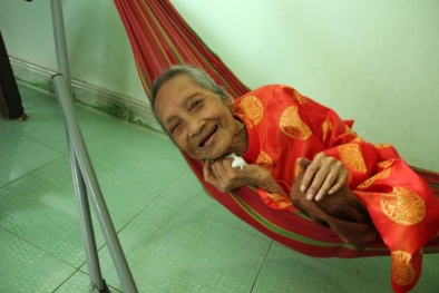 Thêm một tổ chức công nhận cụ bà ở Sài Gòn cao tuổi nhất thế giới
