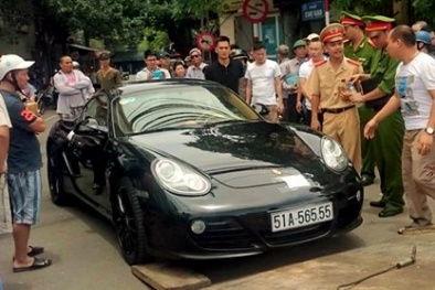 Xử phạt tài xế Porche cố thủ trong xe gây tắc đường 1,3 triệu 