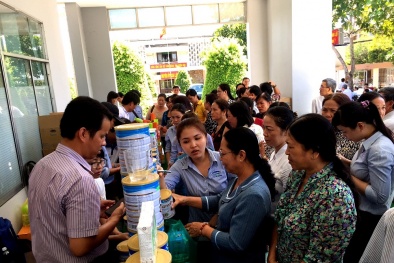 Vinamilk chung tay chăm sóc người cao tuổi Đồng Nai, Tiền Giang 