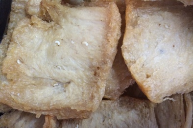Thực phẩm chay có dòi, bao bì bị đục khoét từ bên trong