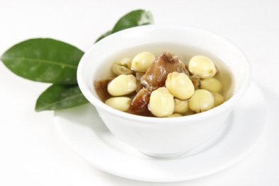 Cách nấu chè hạt sen thanh mát, ngon ngọt cho ngày nắng nóng