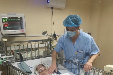 Trẻ sơ sinh mắc viêm phổi đầu tiên được cứu sống bằng kỹ thuật ECMO 