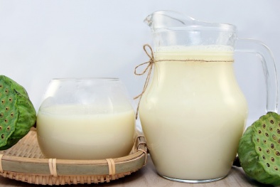 Cách làm sữa hạt sen béo ngậy giúp ngủ ngon