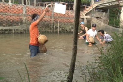 ‘Bố ơi! Mình đi đâu thế?’ mùa 2: Các bố ‘thành thị’ xuống mương bắt cá