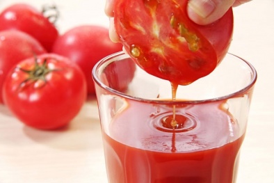 Giảm thiểu triệu chứng mãn kinh với nước ép cà chua 