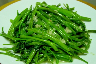 Bí quyết xào rau muống xanh mát, thơm giòn cho bữa cơm trưa 